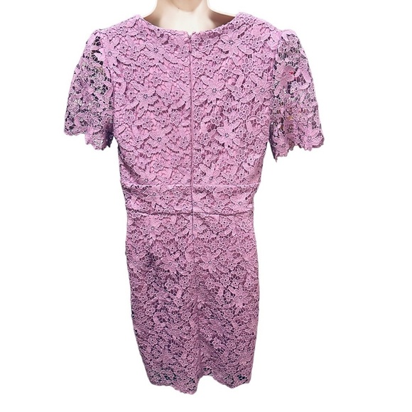 ✌️OUT✌️ Lulu’s Sweetie Lavender Lace flower dress V neck Size Small style 67656 - Picture 8 of 10